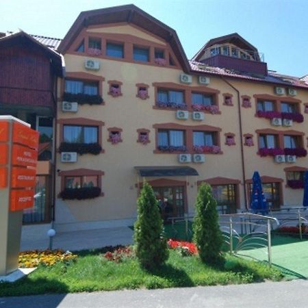 Grand Hotel Perla Ciucasului Tărlungeni Buitenkant foto