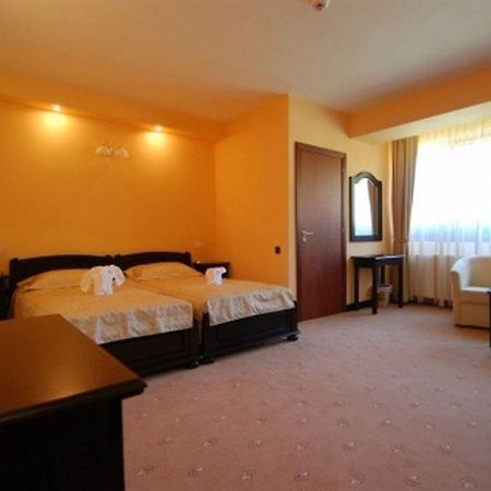 Grand Hotel Perla Ciucasului Tărlungeni Buitenkant foto