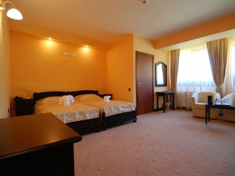 Grand Hotel Perla Ciucasului Tărlungeni Buitenkant foto