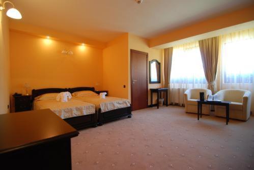 Grand Hotel Perla Ciucasului Tărlungeni Buitenkant foto