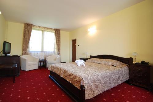 Grand Hotel Perla Ciucasului Tărlungeni Buitenkant foto